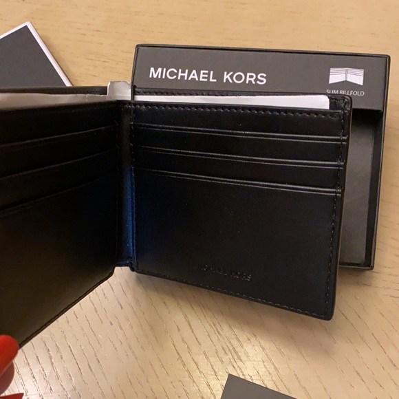 Michael Kors Wallet - Picture 4 of 9